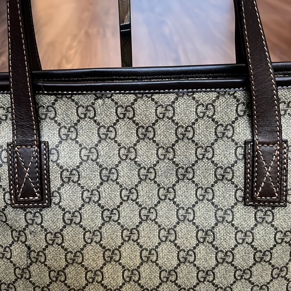 A313- ๐ฏ% authentic Gucci shoulder bag - Picture 11 of 16